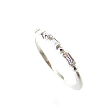 Load image into Gallery viewer, Elegant Baguette Diamond Band